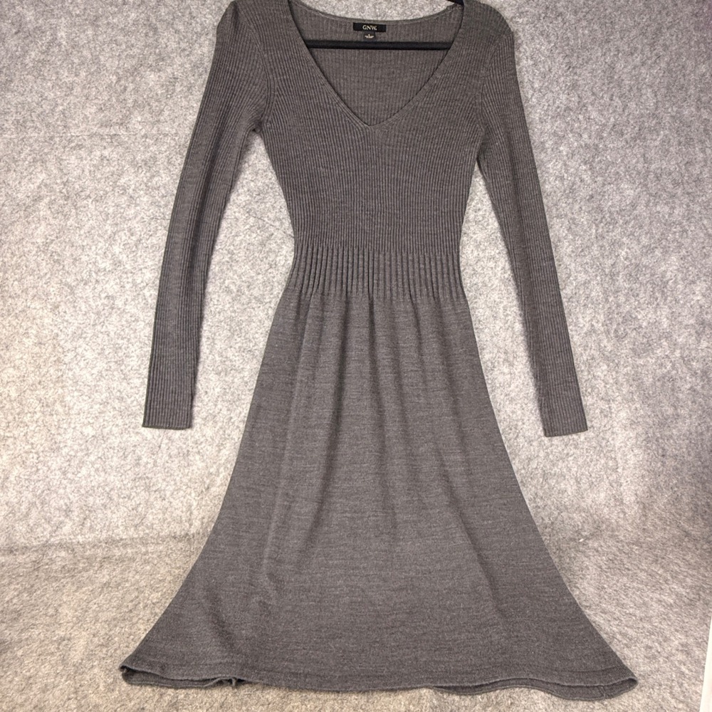 GNW Gray Ribbed V-Neck Long Sleeve Sweater Dress Size Small A-Line Knit Midi